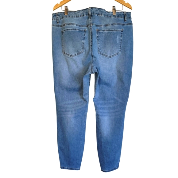 Sz 16 A BEAUTIFUL SOUL Distressed Mediumwash Ankle Jeans - Picture 3 of 5